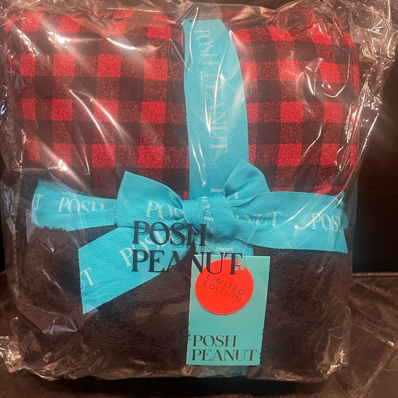 Limited Edition- Hard To Find- Grayson & Solid Black Plush Patoo Blanket. - Picture 3 of 6